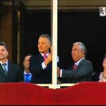 Cavaco Silva hasteia a bandeira de Portugal de pernas para o ar – Comemoração do 5 de Outubro de 2012