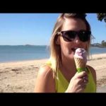 O problema de comer gelados na praia